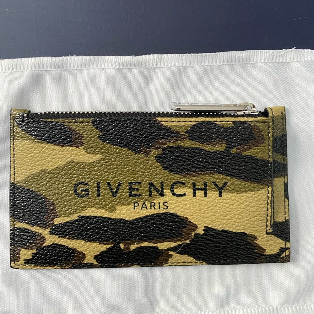 NWT $375 Givenchy logo zipper top card holder